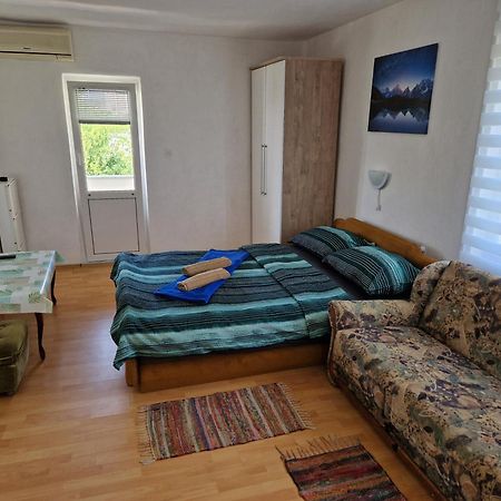לופאר Apartments Nikol מראה חיצוני תמונה