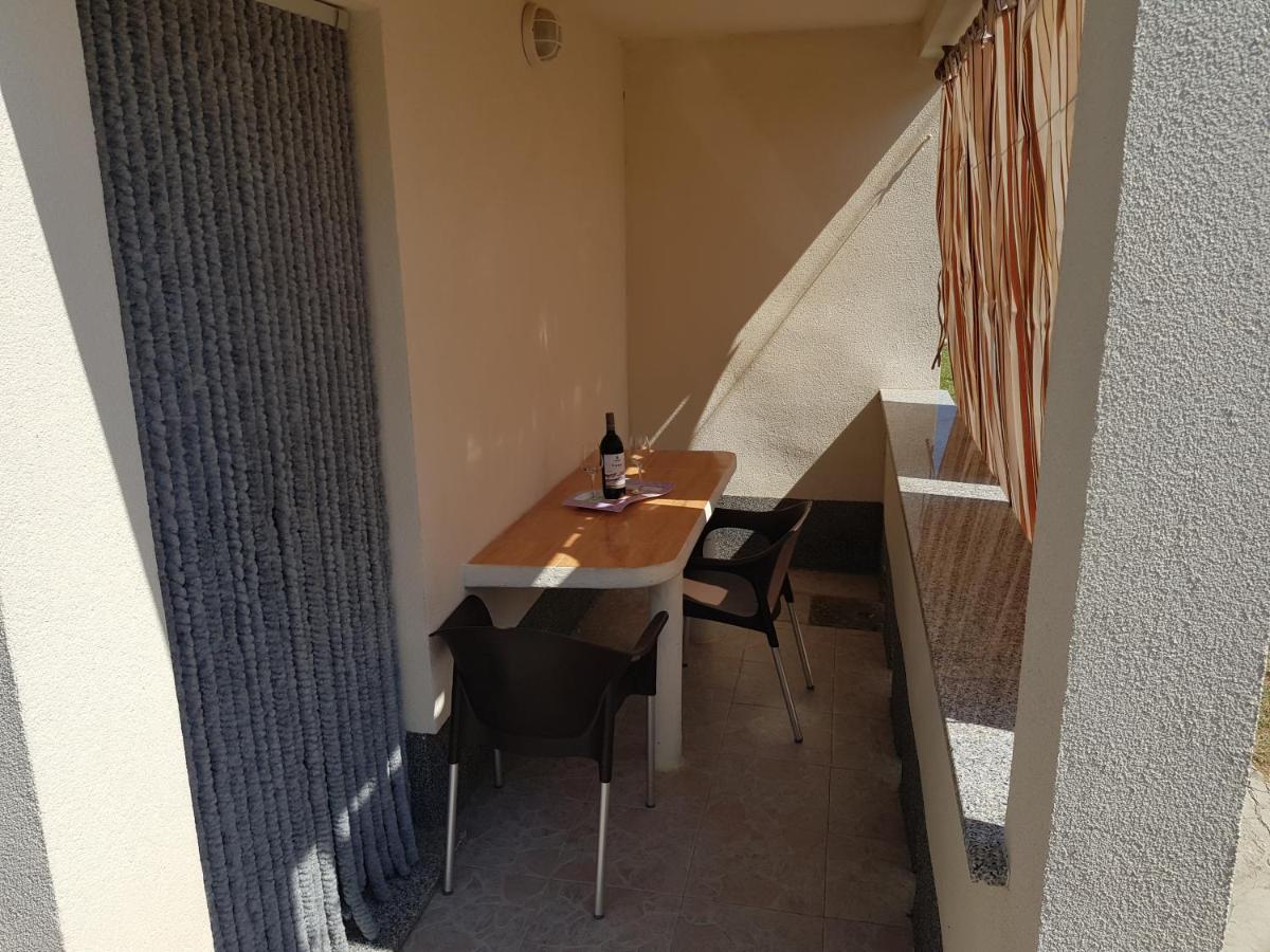 לופאר Apartments Nikol מראה חיצוני תמונה